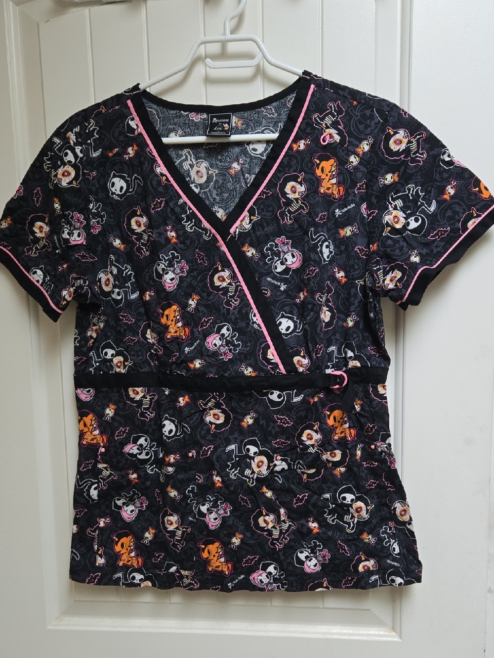 Tokidoki Cute Halloween Skull & Cat Scrub Top Black with Pink Trim Women'S Large